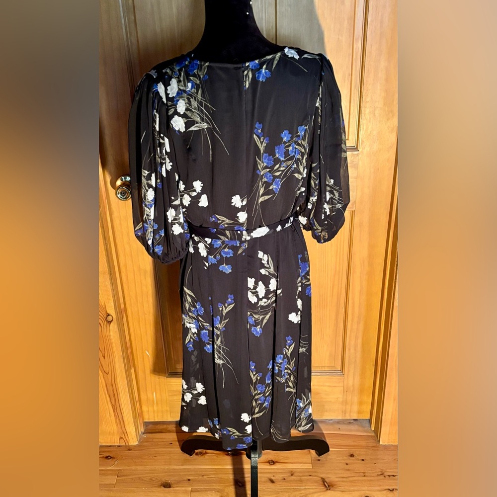 Black Floral V-Neck Tie-Waist Dress - Picture 4 of 11